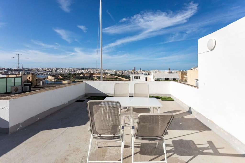 City Penthouse With Roof Terrace And Sea Views Валетта Экстерьер фото