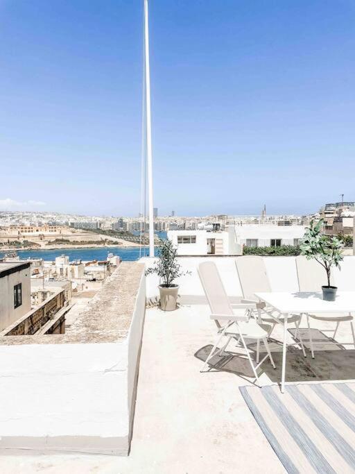 City Penthouse With Roof Terrace And Sea Views Валетта Экстерьер фото