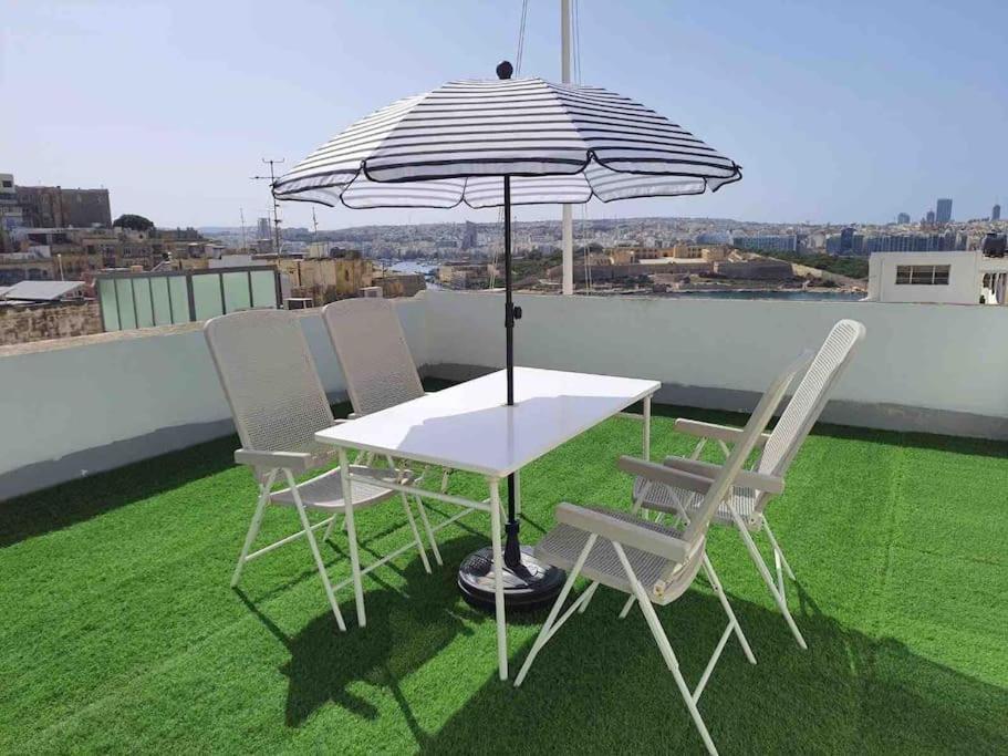 City Penthouse With Roof Terrace And Sea Views Валетта Экстерьер фото