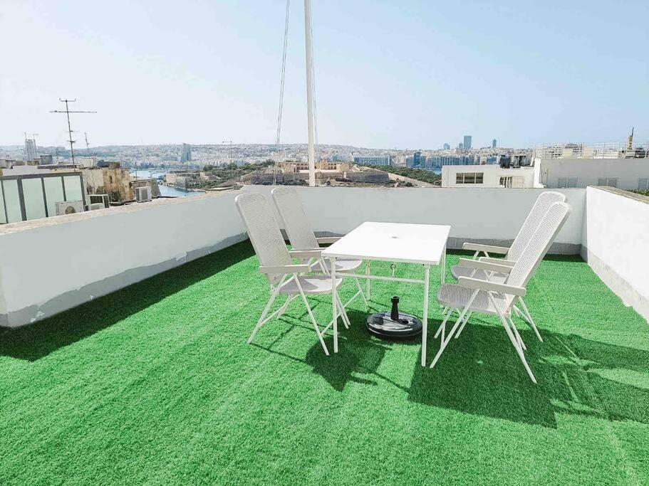 City Penthouse With Roof Terrace And Sea Views Валетта Экстерьер фото