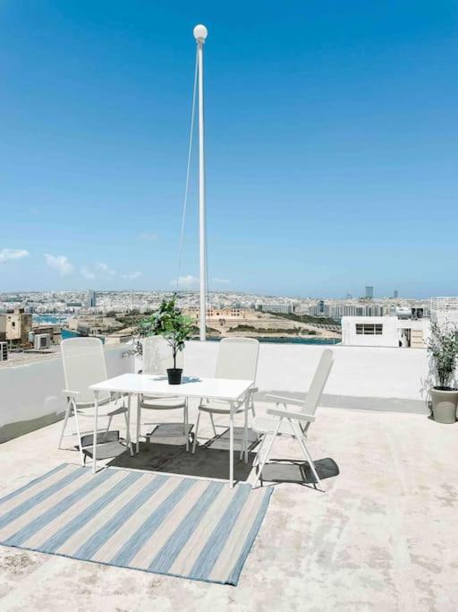 City Penthouse With Roof Terrace And Sea Views Валетта Экстерьер фото