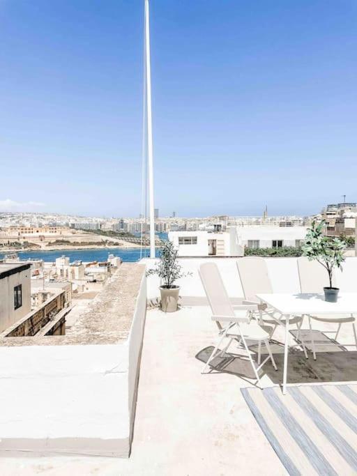 City Penthouse With Roof Terrace And Sea Views Валетта Экстерьер фото
