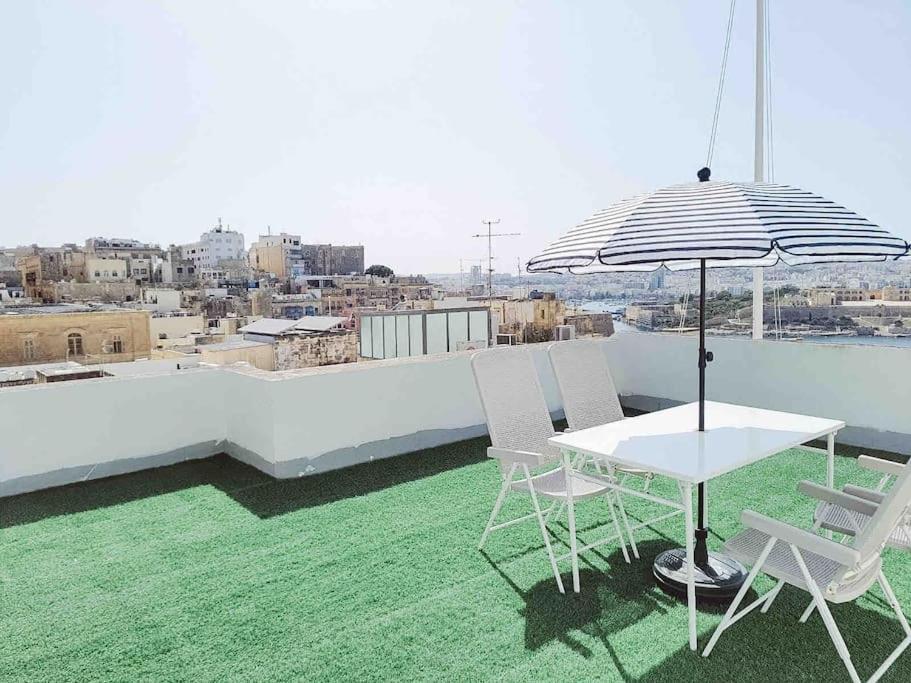 City Penthouse With Roof Terrace And Sea Views Валетта Экстерьер фото